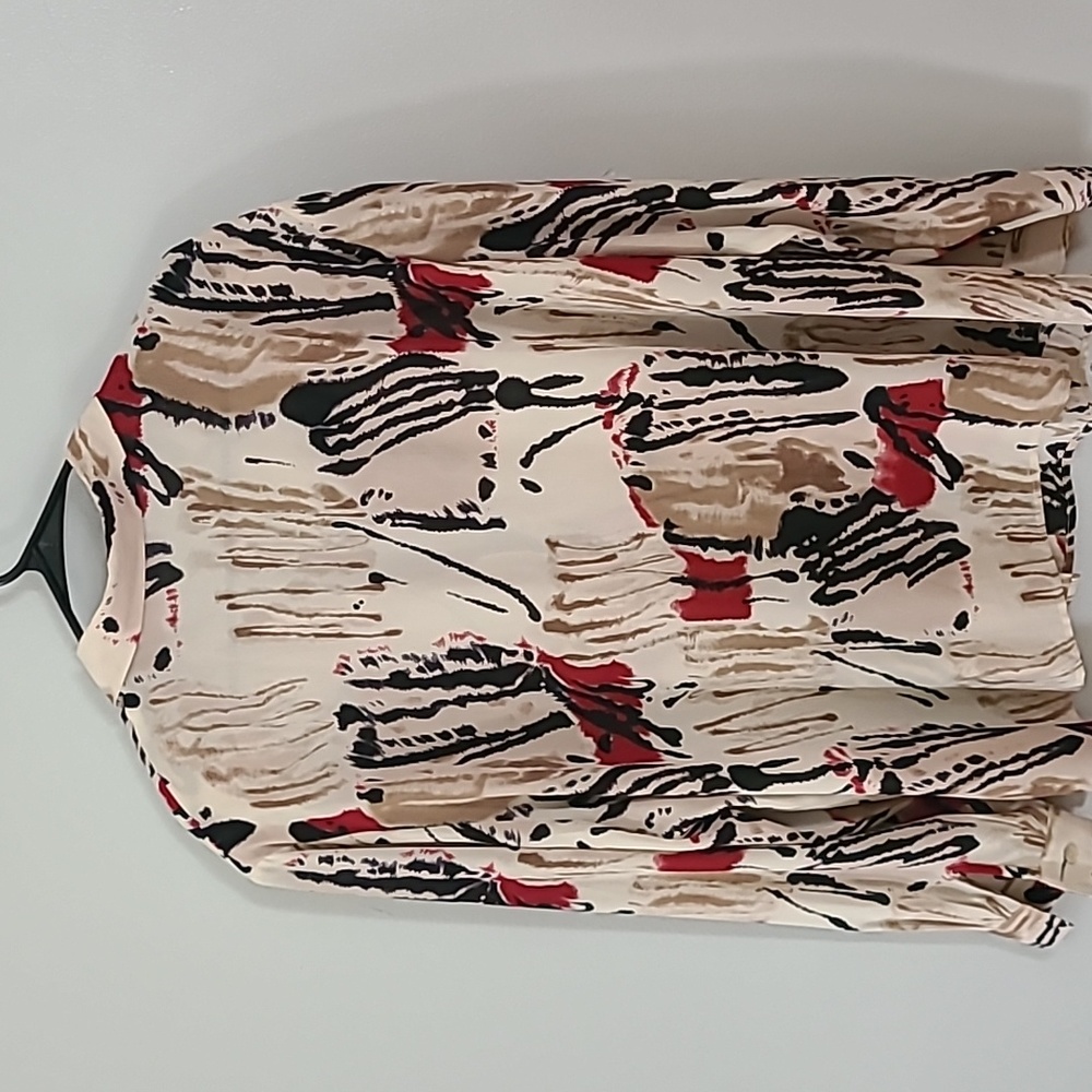 Dressbarn woman's button up shirt size 2X. - Picture 3 of 8